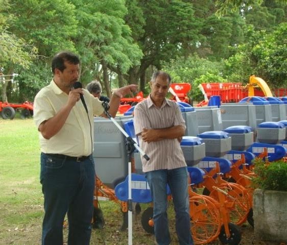 Dia do Agricultor teve café típico e entrega de maquinário