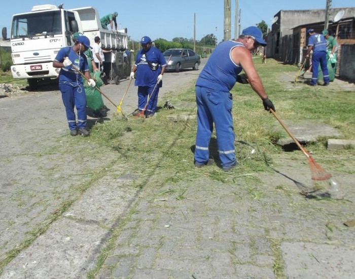 Executivo Municipal realiza mutirão de limpeza na Vila Santa Tereza