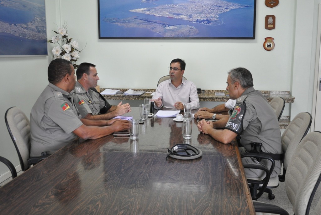 Superintendente recebe Comandante do 6º BPM