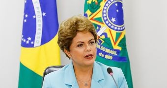 Dilma diz que cortar Bolsa Família é atentar contra 50 milhões de brasileiros