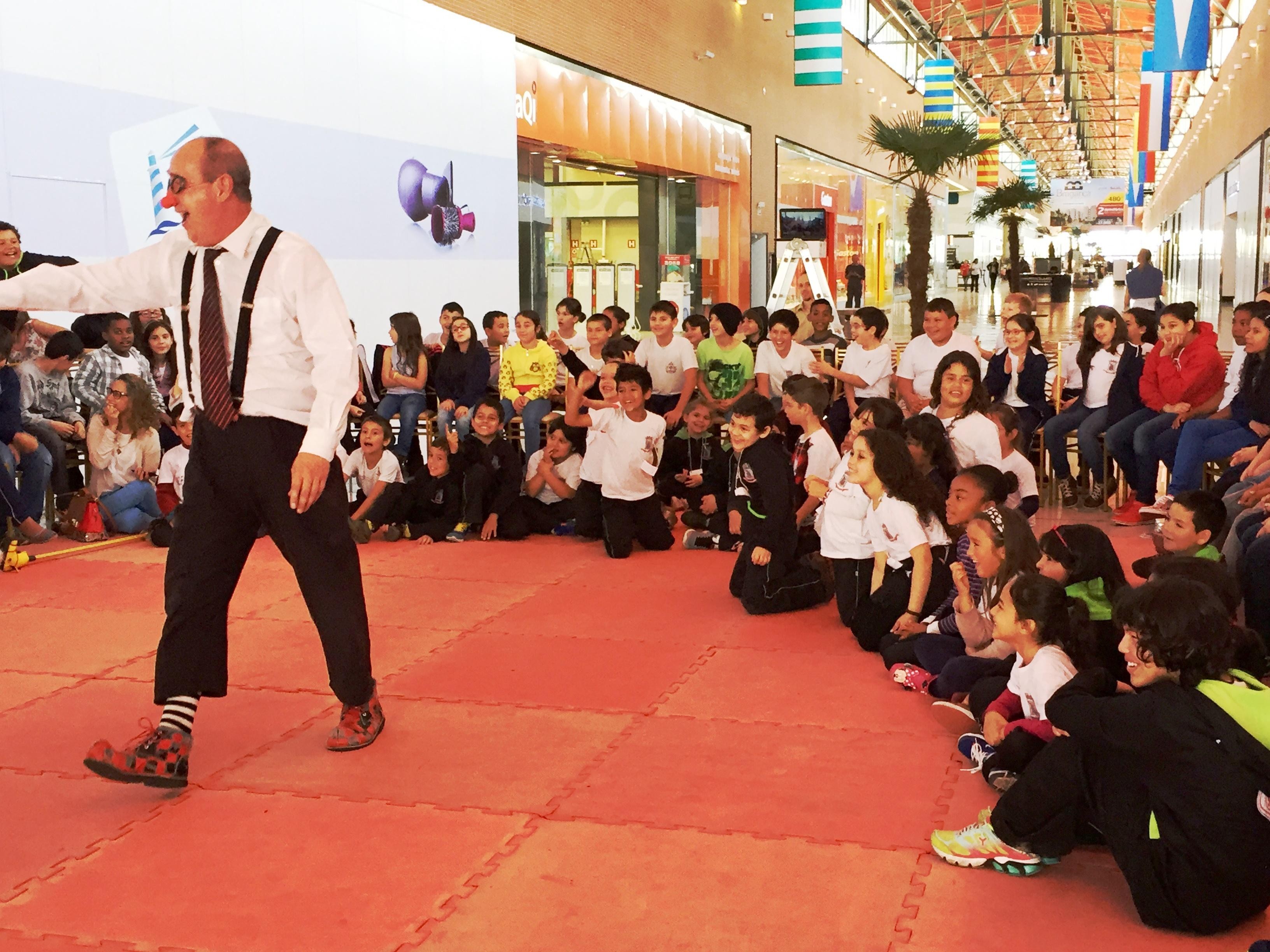 Escolas Municipais vão ao shopping assistir peça teatral