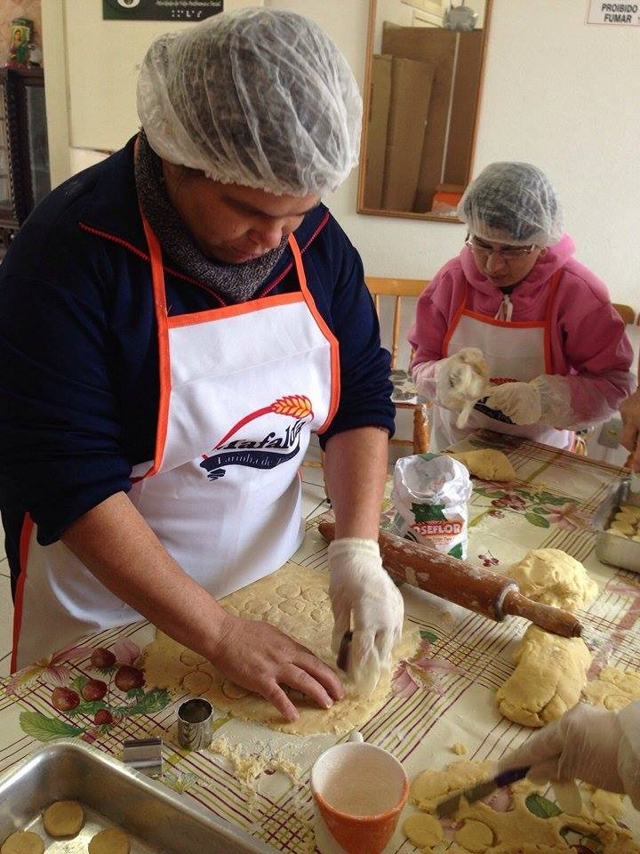 Projeto Gourmet Terapia criado por alunas do Curso de Psicologia da Anhanguera oferece novas perspectivas a deficientes visuais 