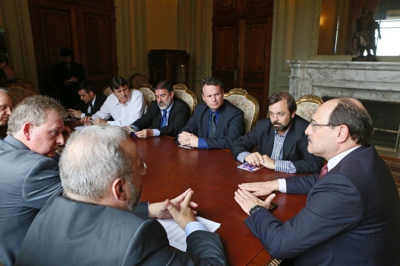 Sartori assegura repasses na área da saúde