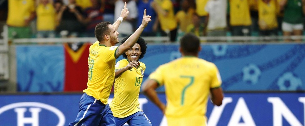 Brasil fecha o ano com goleada sobre o Peru