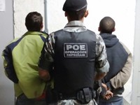 POE/6º BPM prende dois indivíduos por roubo a estabelecimento comercial