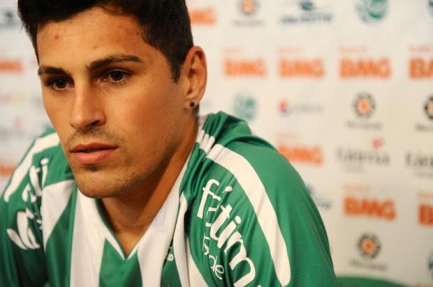 São Paulo anuncia lateral-esquerdo Romano