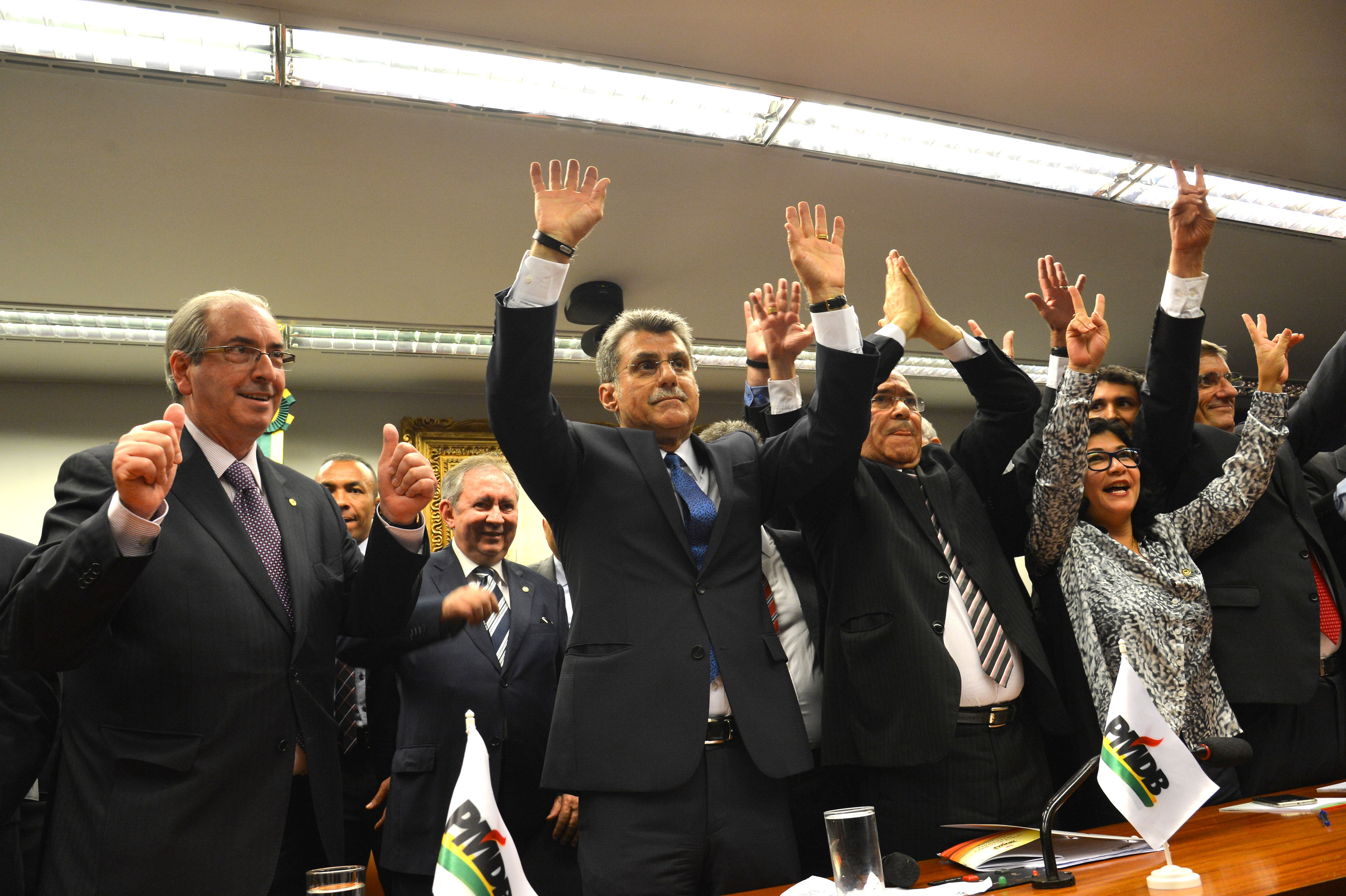 Data limite para PMDB deixar cargos no governo é 12 de abril, dizem líderes