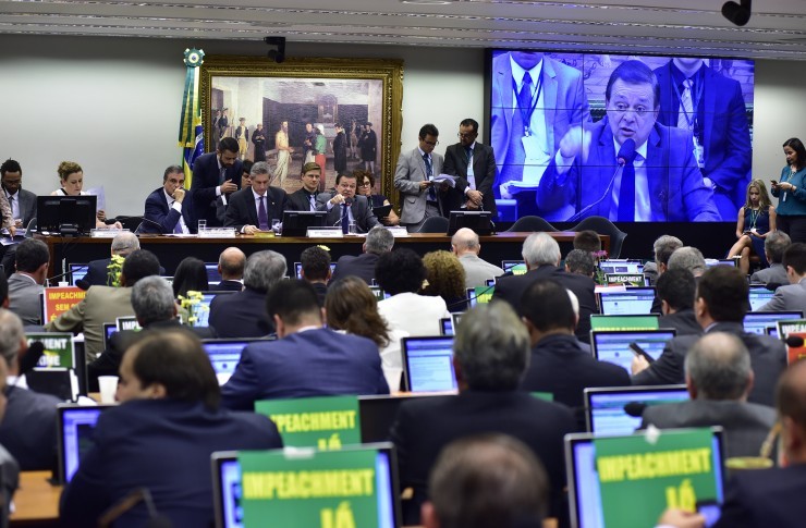 Apesar de derrota na comissão, governistas acreditam em vitória no plenário 