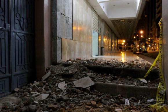 Sobe para 413 número de mortos no terremoto que atingiu o Equador