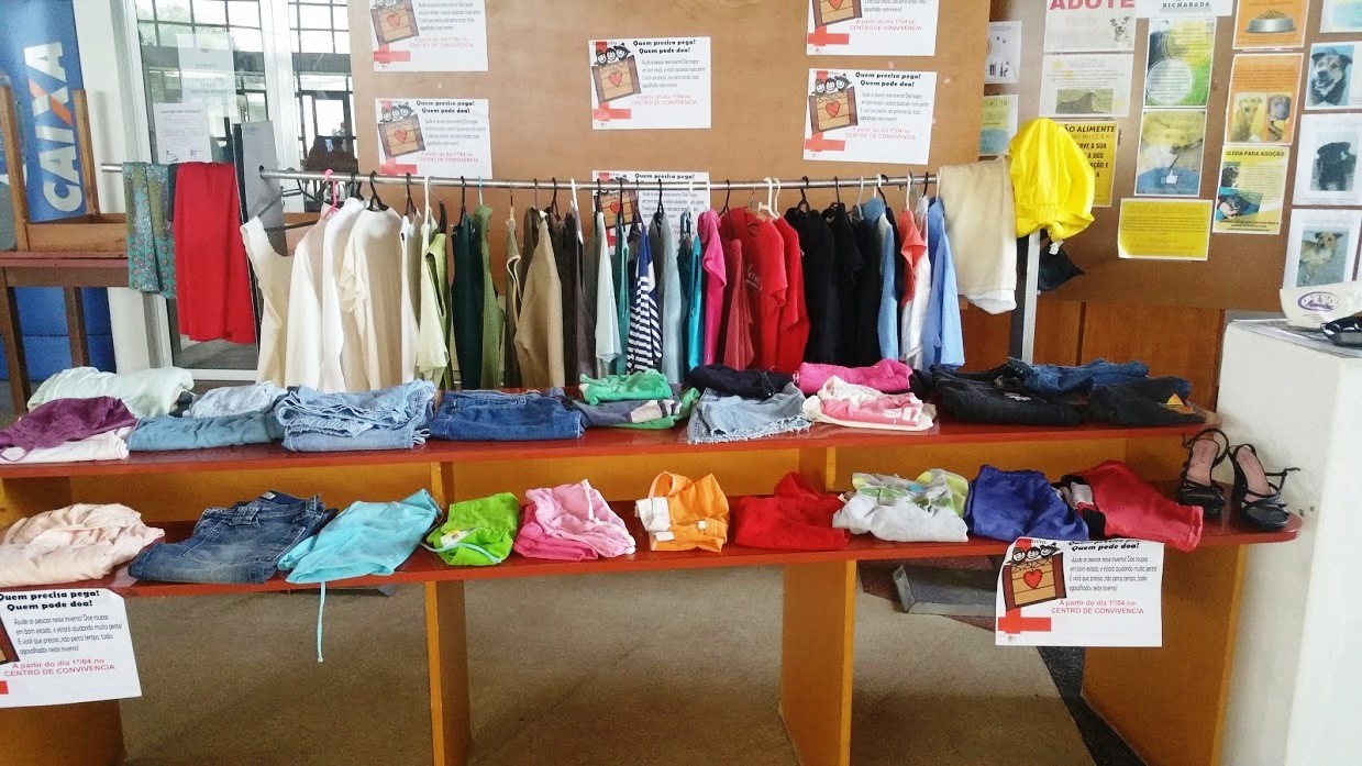 Projeto de doação de roupas já entregou cerca de mil peças na FURG