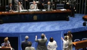 Leitura de relatório do impeachment é concluída e começa prazo para votação