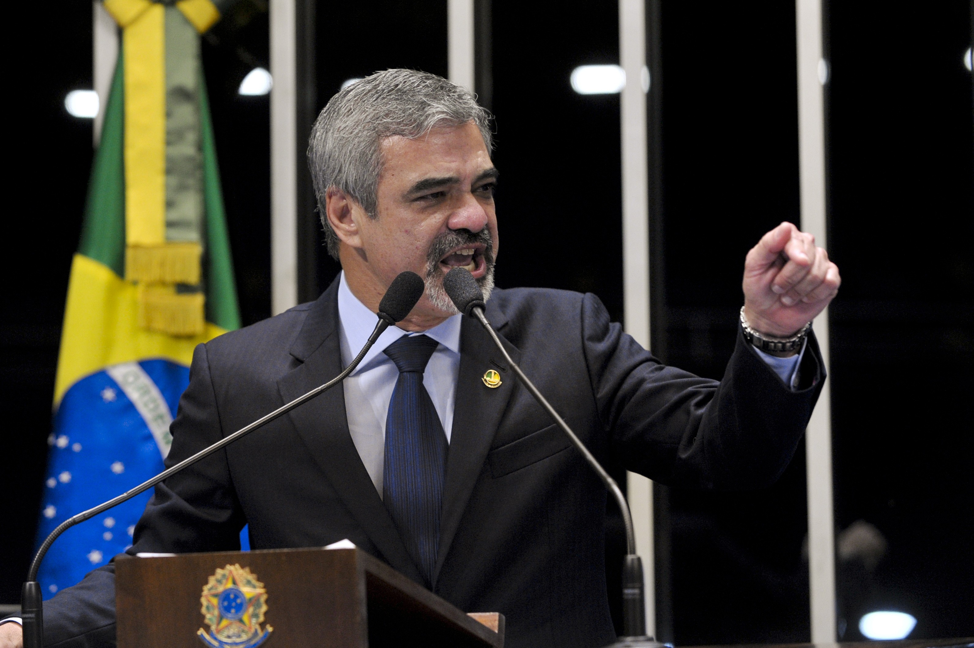 Costa diz que PT continuará lutando contra o afastamento definitivo de Dilma
