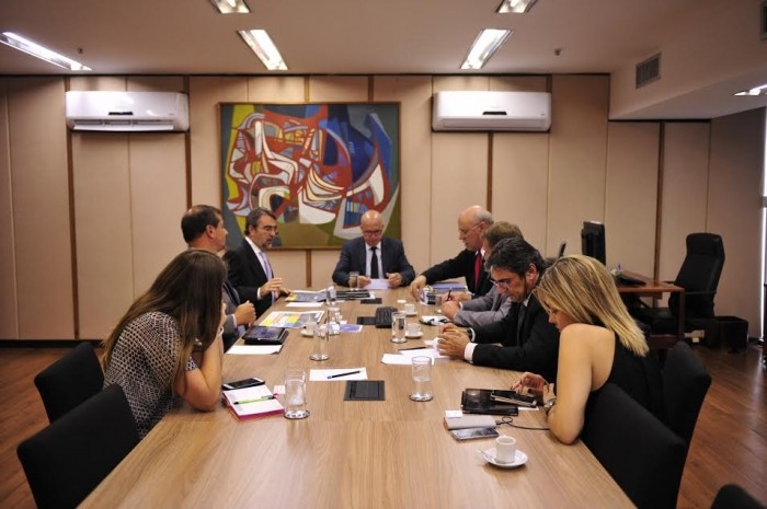 Prefeito apresenta em Brasília projeto de ampliação e reestruturação da Rua Roberto Socoowski