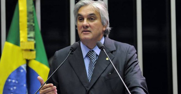 Delcídio do Amaral não confirma reportagem da revista IstoÉ sobre delação