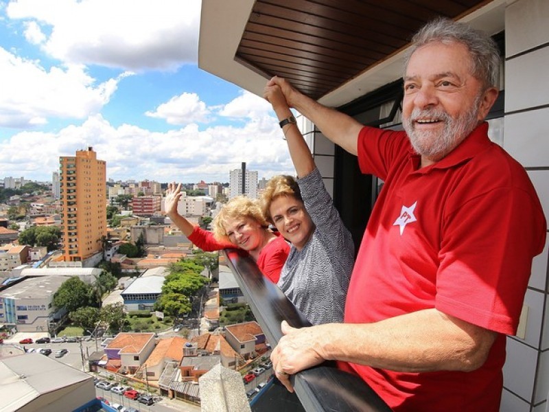 Dilma segue para Porto Alegre após encontro com Lula em São Bernardo