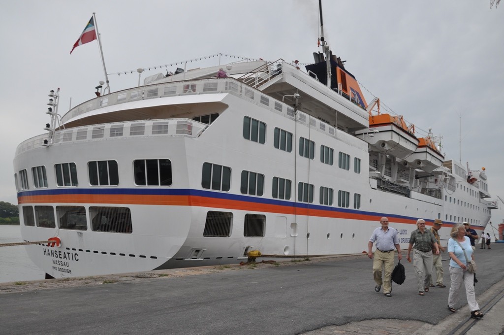 Porto Novo recebe navio de expedição Hanseatic