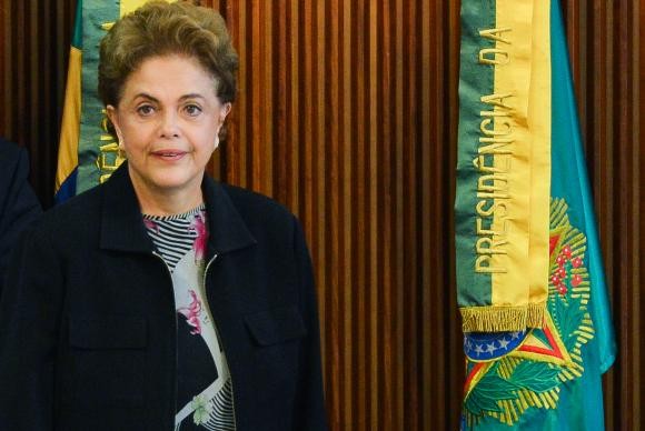 Dilma diz que não vai renunciar 