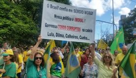 Porto Alegre teve atos a favor e contra o impeachment