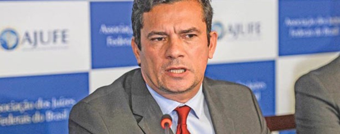 Moro divulga grampo telefônico de Lula e Dilma e retira sigilo da Lava Jato