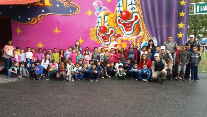Polícia Comunitária proporciona manhã de circo para 240 crianças