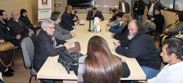 Educadores realizam Assembleia hoje para definir os rumos da mobilização