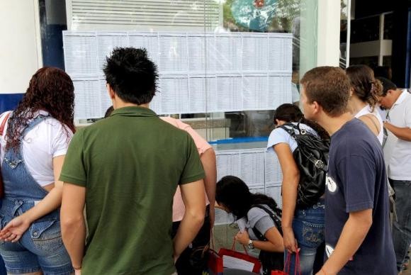 Instituições de ensino começam a convocar estudantes em lista de espera