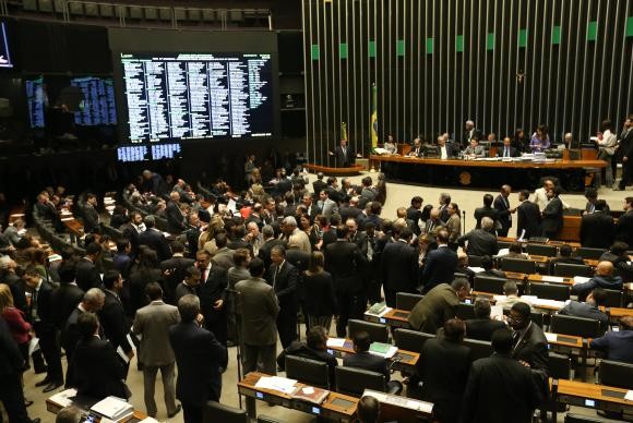 Câmara rejeita urgência do governo para renegociação da dívida dos estados