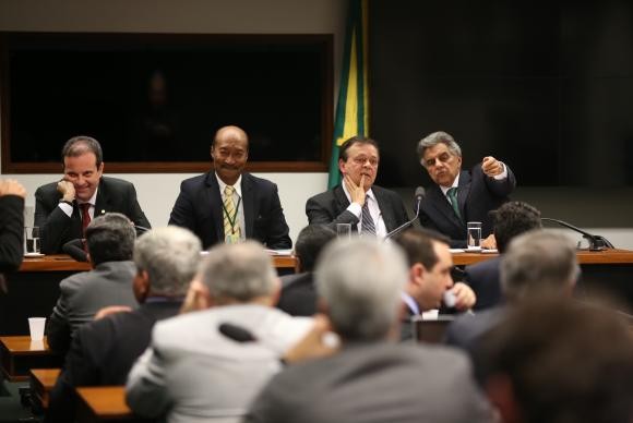 Após reunião, líderes antecipam para terça eleição para presidente da Câmara