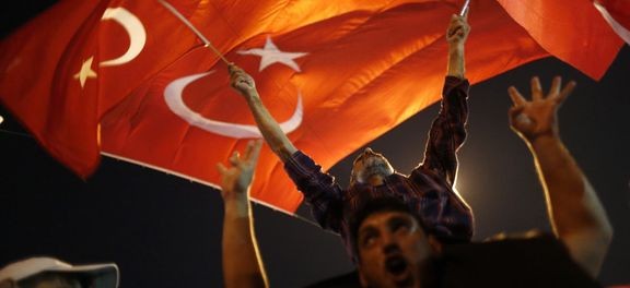 Tentativa de golpe: 30 governadores e 7.899 policiais são detidos na Turquia