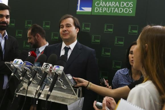 Deputado que faltar às sessões terá salário descontado, diz presidente da Câmara