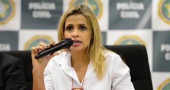 Jovem foi violentada por estupradores e pela sociedade, diz delegada do caso