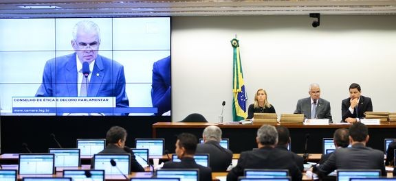 Conselho de Ética adia decisão sobre cassação de Cunha