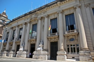 Aprovado projeto que possibilita quitação do 13º salário de 2015