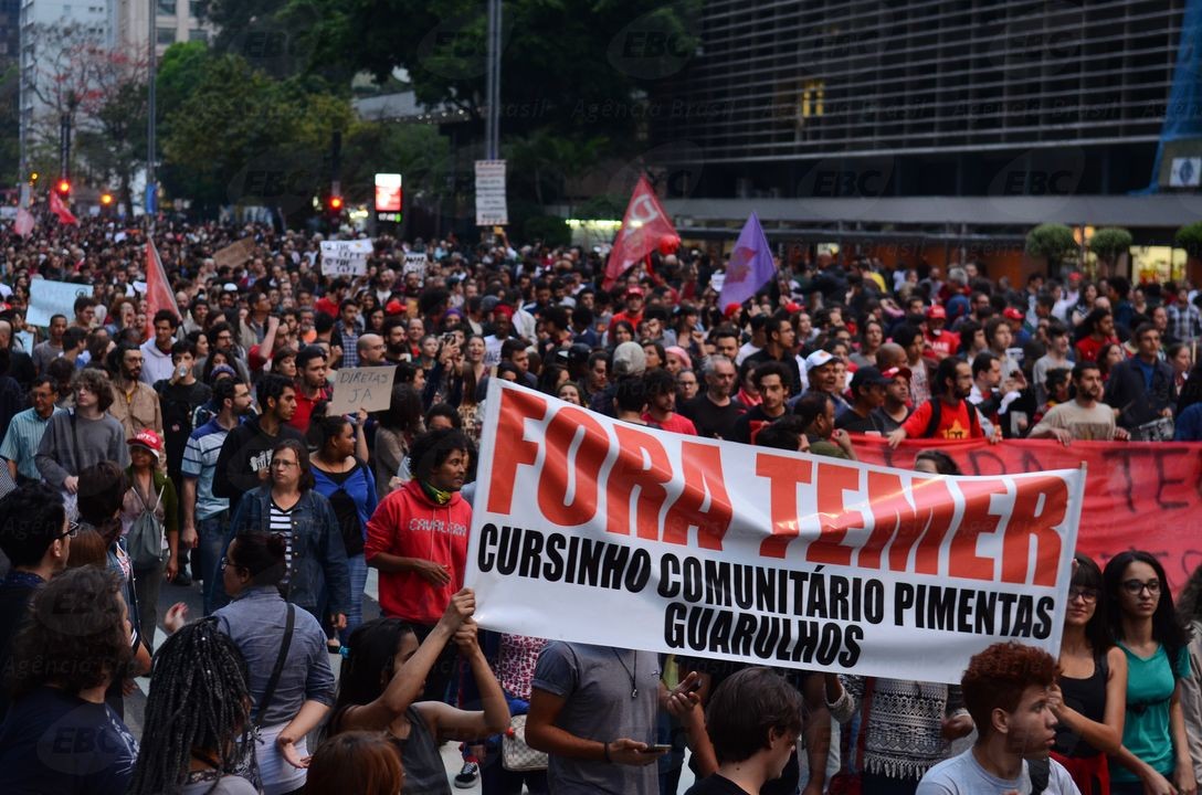 Pais acompanham apreensivos situação de jovens detidos em ato contra Temer em SP
