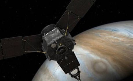 Sonda Juno transmite primeiras fotos dos polos de Júpiter