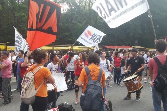 Manifestantes ocupam Avenida Paulista em protesto contra governo Temer