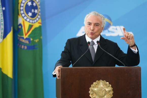 Em vídeo, Temer volta a negar perda de direitos trabalhistas