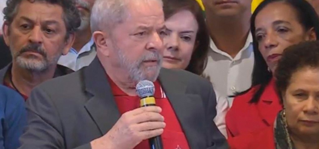 Lula diz "estar indignado com as coisas que estão acontecendo no país"