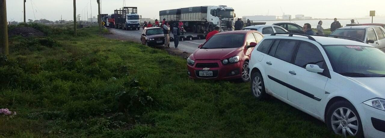 BR-392 teve bloqueio de quase 8 horas nesta quarta-feira