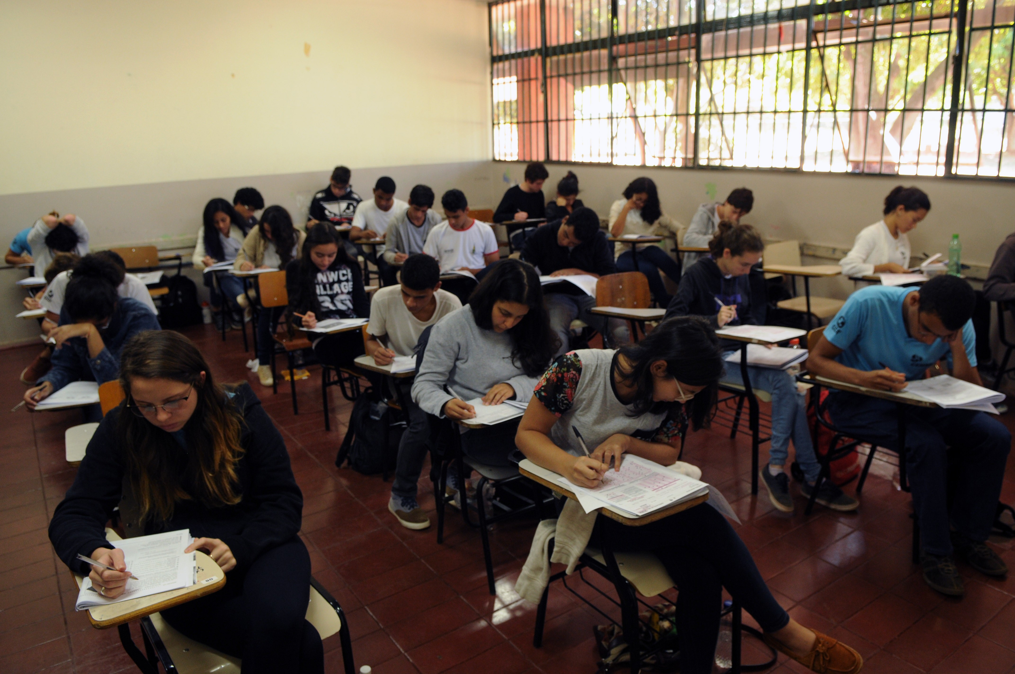 Ensino médio: português e matemática serão únicas obrigatórias; veja o que muda