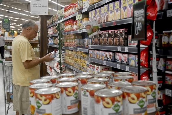 Preços dos alimentos tem pequena queda e aliviam a inflação, diz FGV