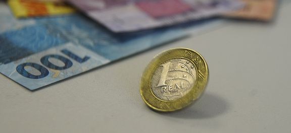 Banco Central projeta inflação de 7,3% este ano e recuo para 4,4% em 2017
