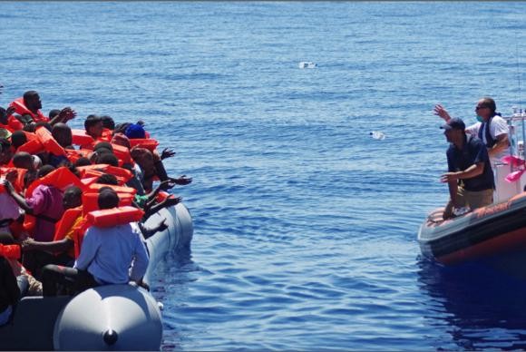 Em dois dias, Itália salva quase 11 mil imigrantes no mar