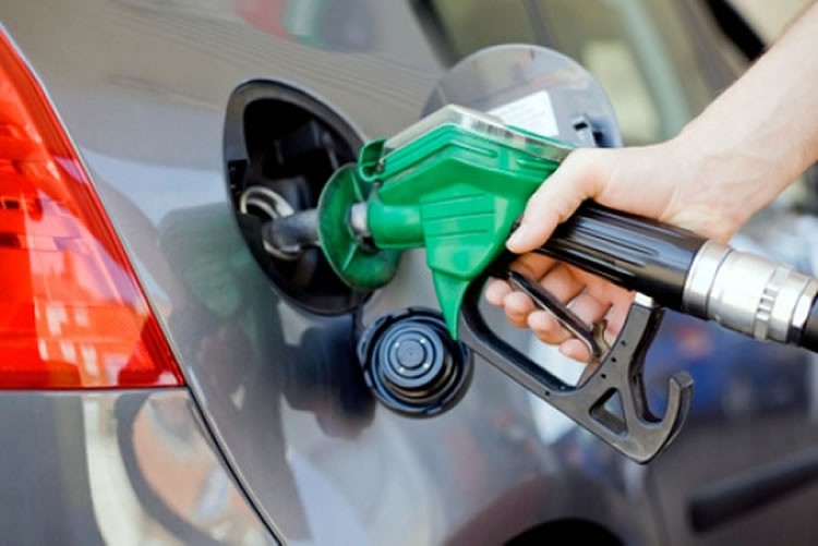 Gasolina rio-grandina é a 9ª mais cara do Estado