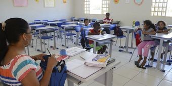  Estudo prevê perda de R$ 24 bi anuais para educação com PEC 241; MEC contesta