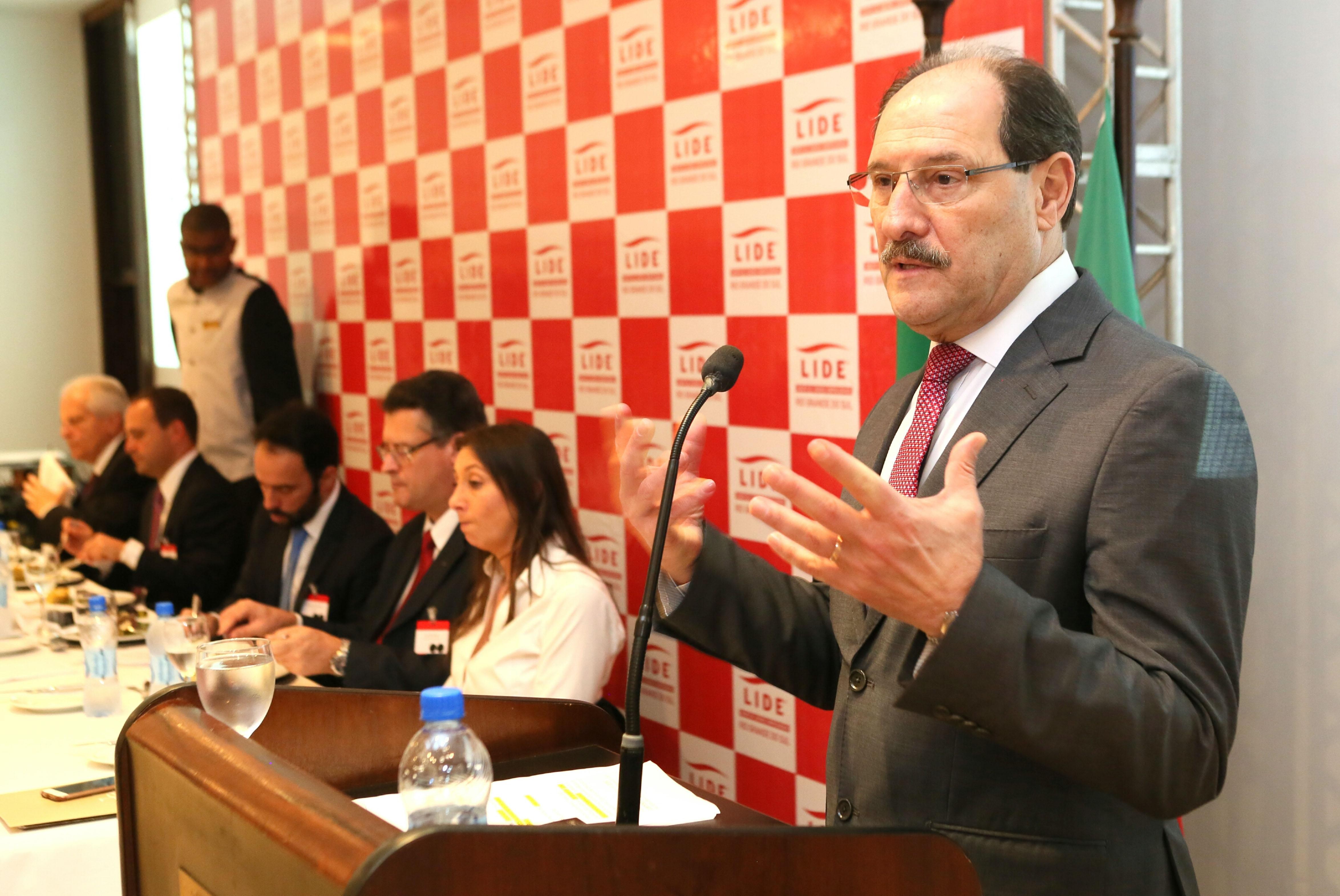 Governador expõe realidade financeira do Estado para empresários da Região Sul
