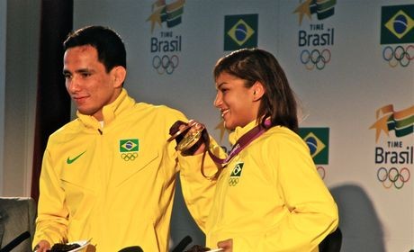 Sarah Menezes e Felipe Kitadai lutam para defender medalhas no judô