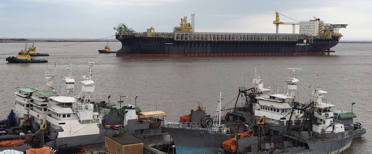 Casco da Plataforma P-74 está em SJN