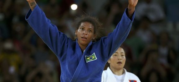 Judoca Rafaela Silva dá primeira medalha de ouro ao Brasil