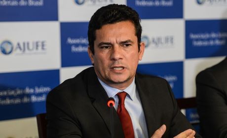 Moro nega pedido de Lula e mantém relatoria de investigação sobre sítio
